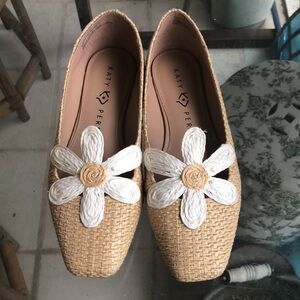 KATY PERRY the Evie Daisy  straw flats.  With box